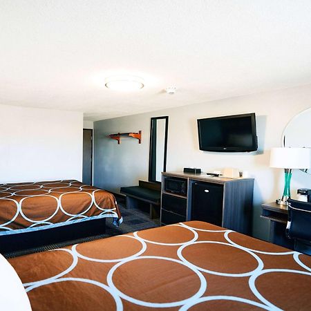 Super 8 By Wyndham Pueblo Hotel Luaran gambar