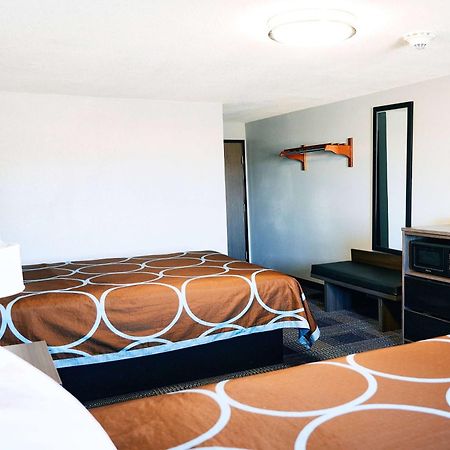Super 8 By Wyndham Pueblo Hotel Luaran gambar