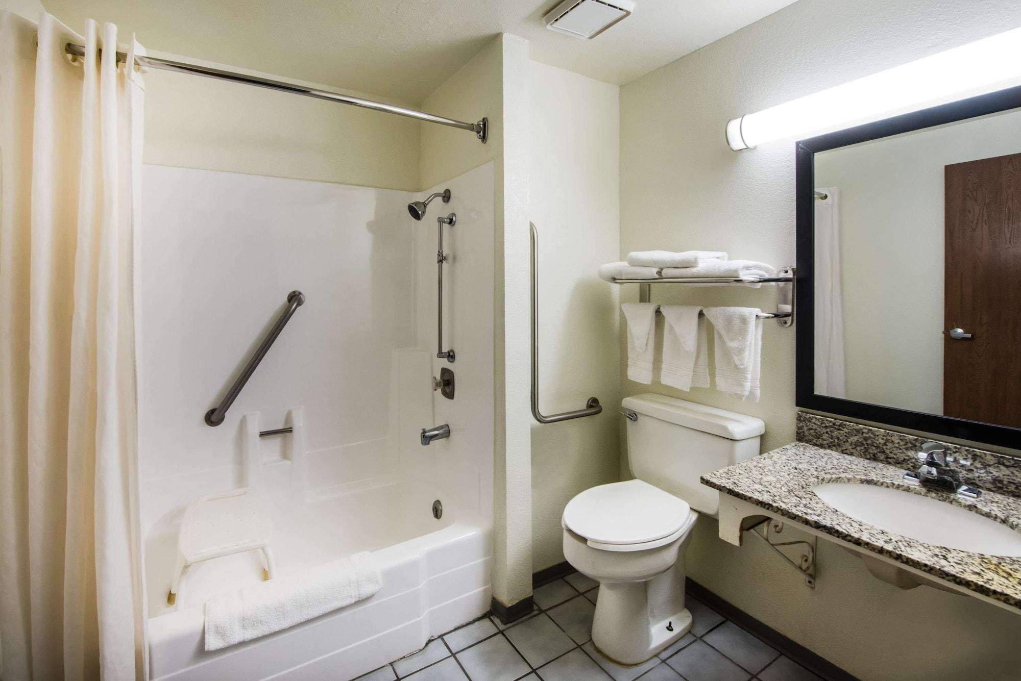 Super 8 By Wyndham Pueblo Hotel Luaran gambar