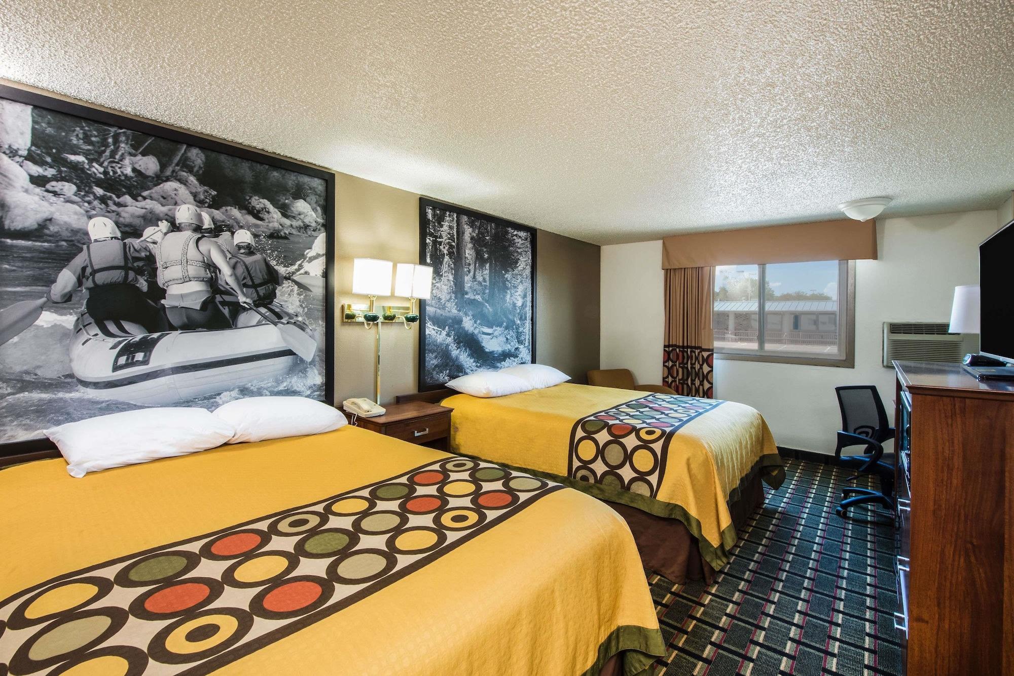 Super 8 By Wyndham Pueblo Hotel Luaran gambar
