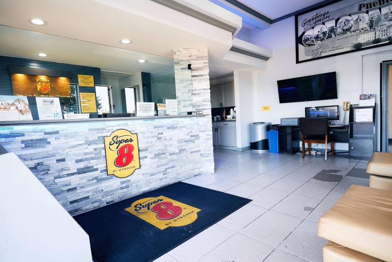 Super 8 By Wyndham Pueblo Hotel Luaran gambar