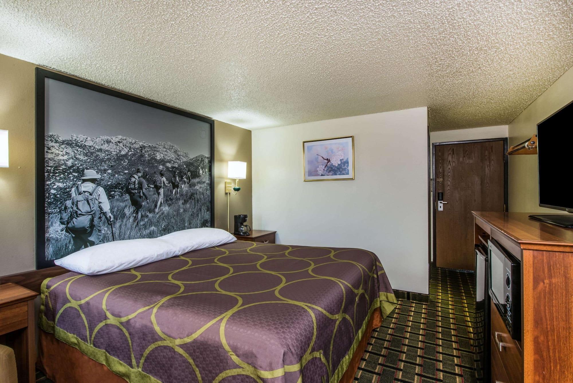 Super 8 By Wyndham Pueblo Hotel Luaran gambar