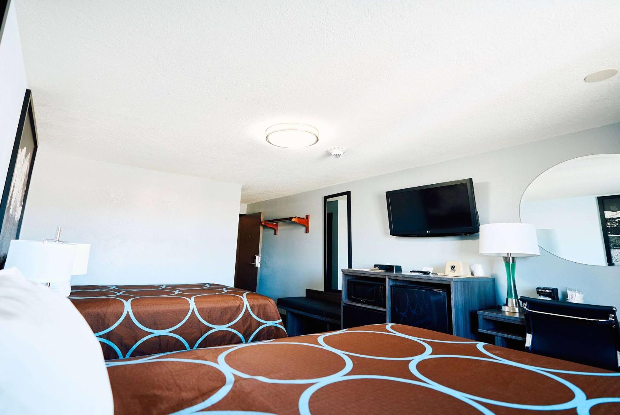 Super 8 By Wyndham Pueblo Hotel Luaran gambar