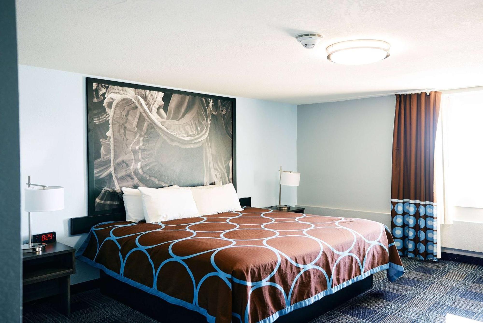 Super 8 By Wyndham Pueblo Hotel Luaran gambar