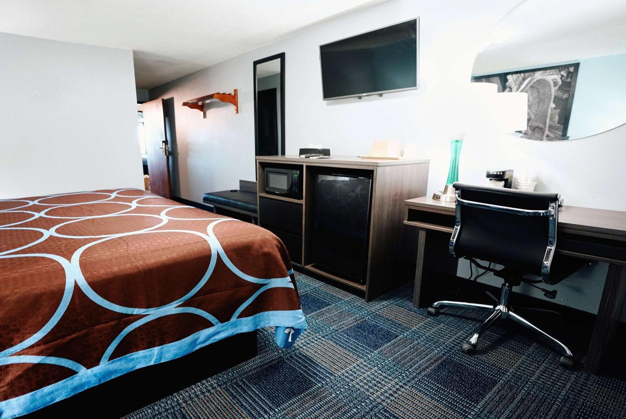 Super 8 By Wyndham Pueblo Hotel Luaran gambar