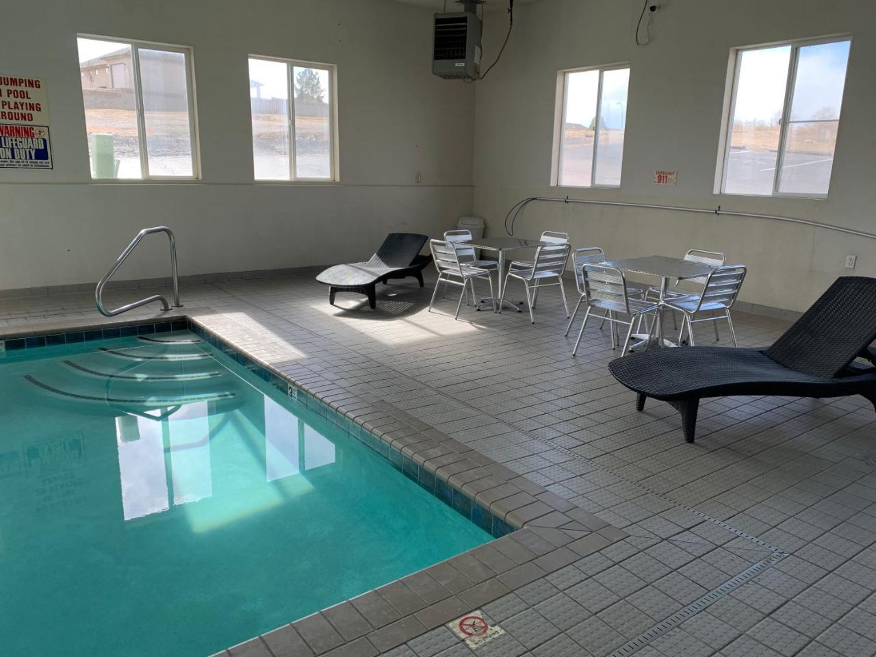 Super 8 By Wyndham Pueblo Hotel Luaran gambar