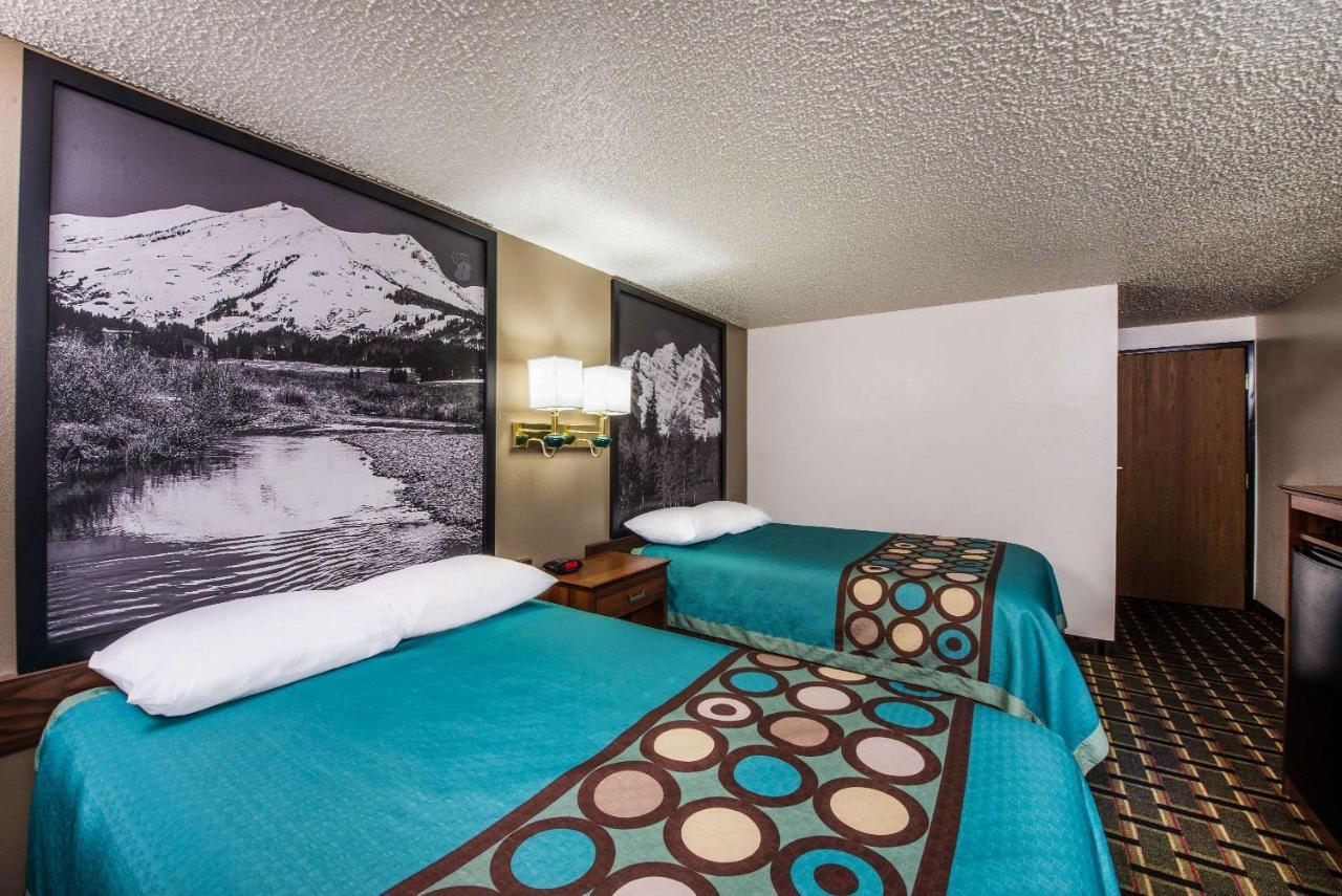 Super 8 By Wyndham Pueblo Hotel Luaran gambar